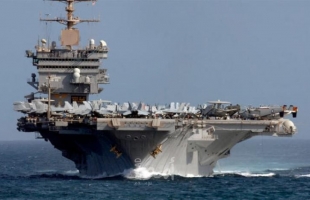 إعفاء قائد حاملة طائرات أمريكية من منصبه بعد الاصطدام بسفينة قرب قناة السويس