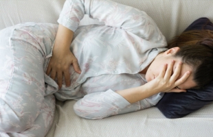 أضرار التهاب المسالك البولية المزمن لدى الرجال والنساء.. وطرق الوقاية