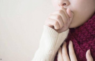 علاج طبيعي وبسيط يخلصك من السعال والزكام في موسم البرد