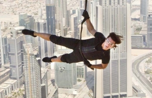 توم كروز في انتظار الأوسكار الفخرية بعد رفضه جائزة ترامب