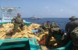 هجوم صاروخي على مركز خدمات الأسطول الخامس الأميركي في البحرين..وانفجارات في قطر وأبو ظبي والأردن- فيديو