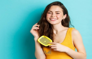 10 أخطاء تجنبيها عند العناية بشعرك