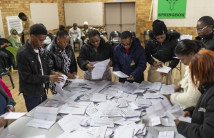 للمرة الأولى.. الحزب الحاكم في جنوب إفريقيا يفقد الأغلبية بالبرلمان