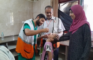 الهلال الأحمر يقدم تطعيمات شلل الأطفال لذوي الإعاقة ومرضى السرطان  