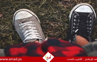 تفسير حلم ارتداء حذائين مختلفين.. حيرة في القرارات أو سعي