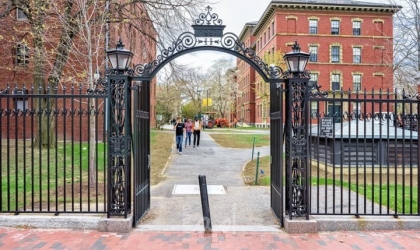 ترامب يمنع منح تأشيرات للطلاب الأجانب الجدد في هارفارد