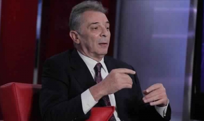 الفنان المصري محمود حميدة يغادر المستشفى ويطمئن الجمهور على حالته الصحية