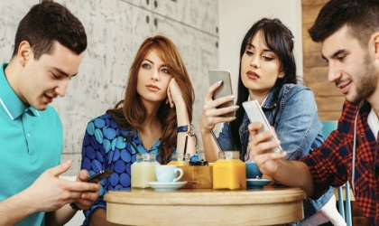 ساعة واحدة بعيدًا عن السوشيال ميديا.. هل تغير يومك؟