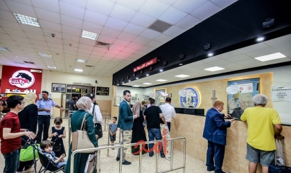 سلطة الاحتلال تكشف مغادرة المئات من سكان غزة بناءً على طلبات دولية وأممية