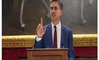 ميليباند: بريطانيا لن تقف مكتوفة على تدمير حل الدولتين وتهجير الفلسطينين..ومدينا عنف المستوطنين